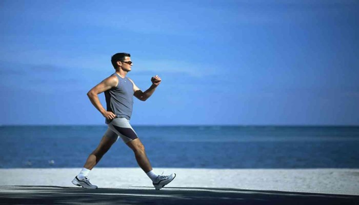 دراسة توضح.. 100 دقيقة مشى تقلل آلام الظهر المزمنة