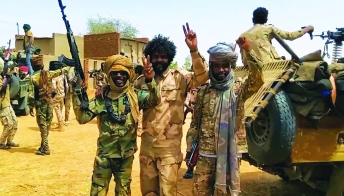 سباق على الرمال... معارك الصحراء تعيد رسم خريطة الحرب السودانية وتهدد أمن الجوار