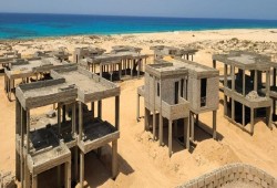 بعد الكويت والإمارات والسعودية.. السيسي يعرض  على قطر شراء أجود أراضي الساحل الشمالي!!