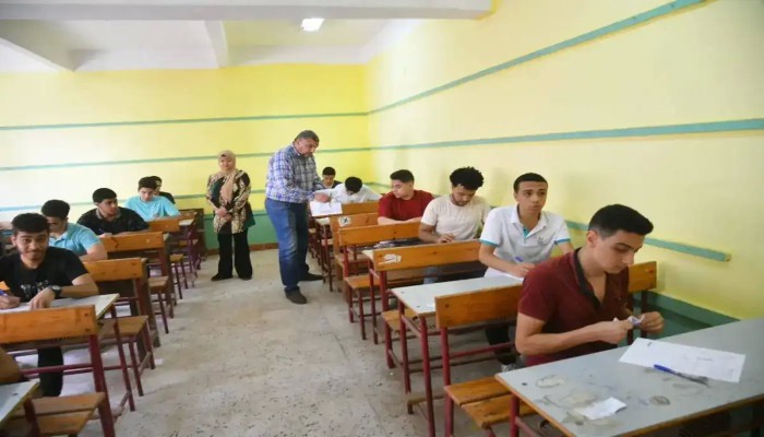 أول امتحانات للثانوية العامة بعهد الوزير المزور... غش وعجز المعلمين وإغلاق الاستراحات المدرسية أبرز الأزمات