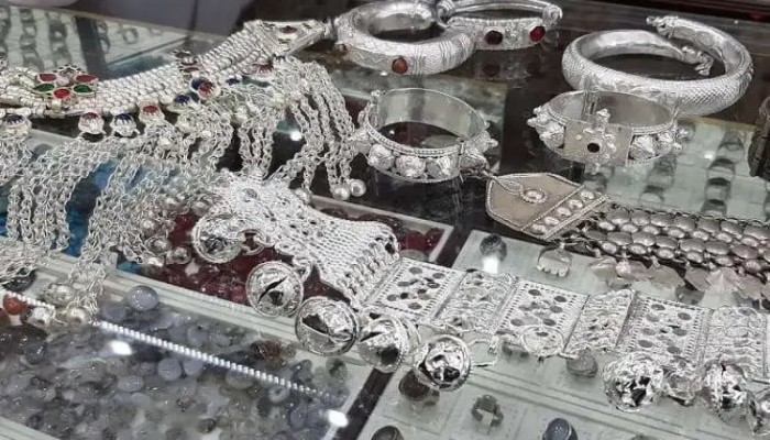 قفزات كبيرة محلية وعالمية بأسعار الفضة مع تصاعد التوترات الجيوسياسية