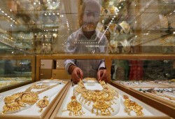 بعد تراجع التصعيد بالمنطقة... اضطرابات بسوق الذهب بمصر: عيار 21 بـ 4690 جنيهًا