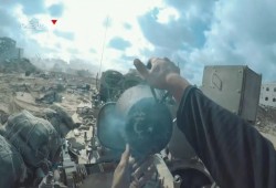 بالفيديو...القسام تنشر مشاهد تفجير ناقلتي جنود وسقوط 7 قتلى من كتيبة الهندسة