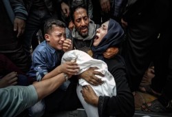 بالفيديو,,,عشرات الشهداء والمصابين في مجازر الاحتلال بغزة