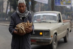 ملايين المتقاعدين يعانون في مصر: معاشات لا تكفي للمعيشة وارتفاع جنوني في الأسعار