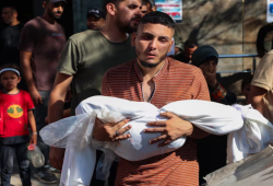 الجارديان || شهود يروون مشاهد مروّعة عقب قصف إسرائيلي لمقهى مكتظ في غزة