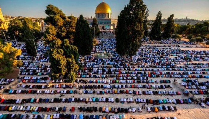 40 ألفا يؤدون صلاة الجمعة بالأقصى... وحماس: المسجد خط أحمر