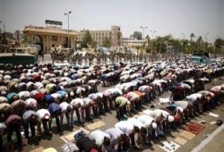 شاهد|| 12 عاما على مذبحة الحرس الجمهوري.. عندما تحول الجيش من حماية المصريين لقتلهم