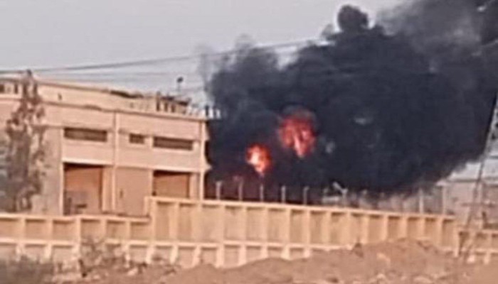 حريق هائل بمحطة كهرباء العاشر من رمضان الصناعية يعري فنكوش البنية التحتية!!!  (فيديو)