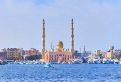 ذا كونفرزيشن|| مصر تحتاج إلى مياه صالحة للشرب... كيف تُسهم المنتجعات الساحلية ذات الرياح القوية في الحل؟