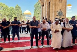 40 ألفا يؤدون صلاة الجمعة بالأقصى رغم تشديدات الاحتلال