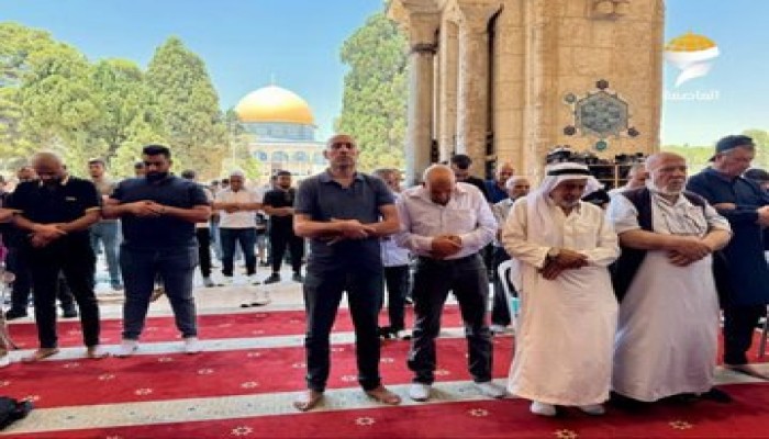 40 ألفا يؤدون صلاة الجمعة بالأقصى رغم تشديدات الاحتلال