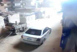بالفيديو.. انفجار خط كهرباء بالشرقية وحريق في الجيزة ينذران بكوارث بيئية بمصر
