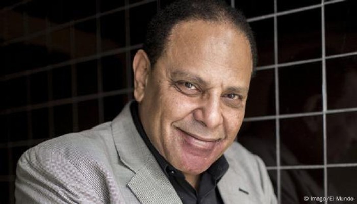 علاء الأسواني: المؤامرة سلاح الديكتاتور لمزيد من الاستبداد والخيانة ضد مصر والفلسطينيين