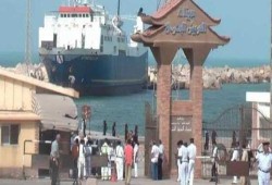 بعد توقف 3 سنوات..استئناف إزالة المنازل المحيطة بميناء العريش بلا بدائل للسكان