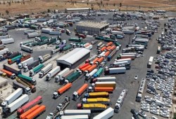 معاملة بالمثل.. سوريا تغلق أبوابها أمام الشاحنات المصرية والسعودية وتفتحها للأردنية