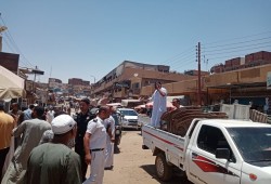 حكومة السيسي تُلاحق البسطاء.. أكثر من 141 مخالفة في يوم واحد بأسوان