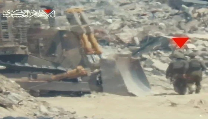 الاحتلال يقر بإصابة ضابط وجندي في سلاح الهندسة في غزة.. والمقاومة تتوعد بالمزيد