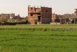 تنازلات قسرية تحت غطاء التصالح... السيسي يقاسم المصريين أراضيهم مقابل توفيق الأوضاع