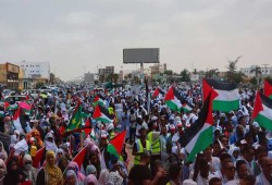 تظاهرات أمام السفارة الأمريكية بموريتانيا احتجاجًا على التجويع الممنهج في غزة