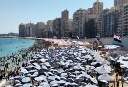 بالأرقام..."قرض المصيف" عبء طويل الأجل يرهق الأسر مع جنون الأسعار