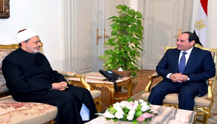 حذف "نداء الأزهر" لغزة بعد ضغوط من الرئاسة.. هل يكون القشة الأخيرة بين السيسي وشيخ الأزهر؟