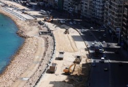 عشرات المباني تنهار سنويًا.. تآكل الشواطئ وارتفاع منسوب البحر يهددان الإسكندرية