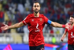 عمرو السولية يبدأ فصلًا جديدًا مع سيراميكا بعد مشوار أسطوري مع الأهلي