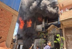 مصر بلا أمن صناعي ولا إنقاذ... مصرع عامل بحريق هائل في مصنع."فايبر" بالقليوبية...شاهد ماذا حدث!!