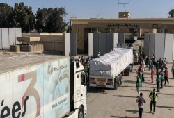 الاحتلال يعرقل دخول المساعدات لغزة ويعيد عشرات الشاحنات عبر معبر رفح