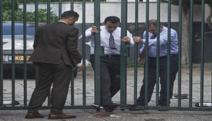 "السيسي خائن".. احتجاجات مصرية في الخارج تفضح التواطؤ مع الاحتلال وتندد بحصار غزة