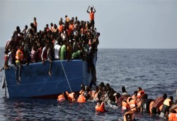 يضم مصريين.. غرق قارب للهجرة غير الشرعية قبالة سواحل طبرق الليبية