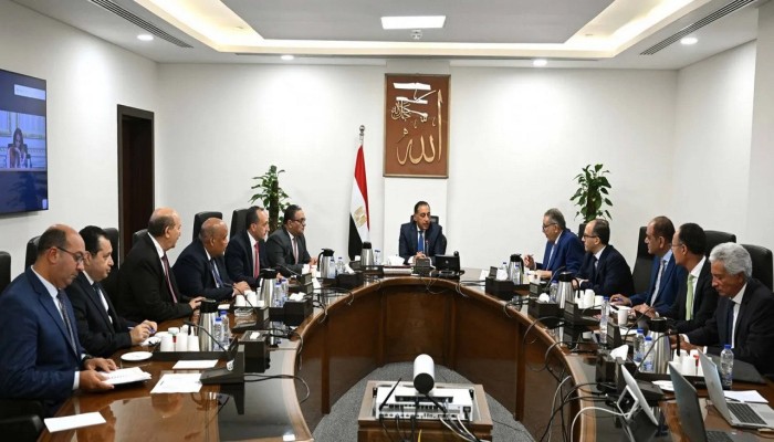 لماذا لا تنخفض الأسعار رغم تراجع الدولار؟