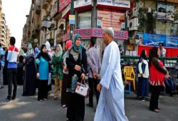 حكومة السيسي تجدد التزامها بـ "سعر الصرف المرن".. وخصخصة مستمرة تُفكك الدولة