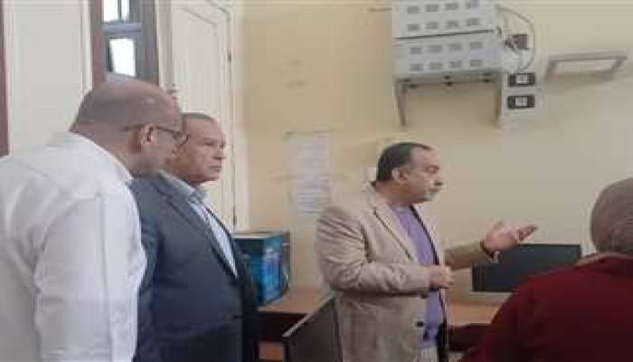 غضب بين المعلمين لإهانة محافظ أسيوط لزملائهم: بتشربوا شاي وتاخدوا مرتبات والنتيجة زيرو!!