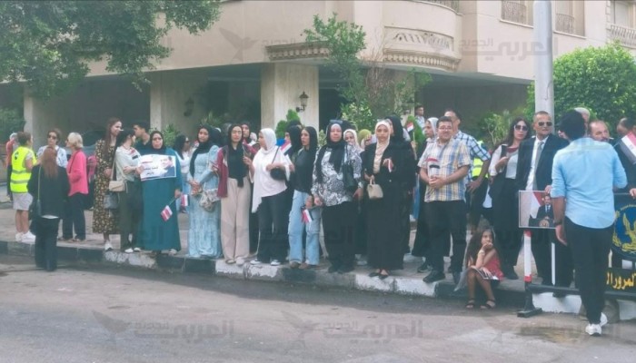 "صوتك بكرتونة".. مستقبل وطن يوزّع الطعام ويحتكر البرلمان ولا عزاء للمصريين