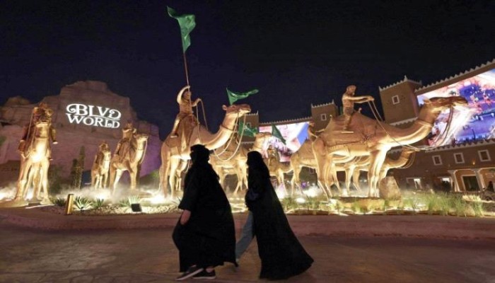 تركي آل الشيخ يحرم الفنانين المصريين من المشاركة بموسم الرياض وغضب مصري يتجاوز الفن للسياسة