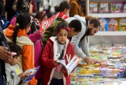 قبل انطلاق العام الدراسي.. أسعار الكتب الخارجية تشتعل بزيادة 20% وشكاوى أولياء الأمور تتصاعد