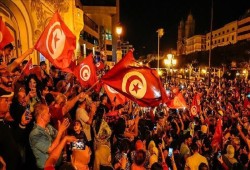 آلاف التونسيين يتظاهرون دعمًا لغزة ويطلقون “أسطول الصمود” لكسر حصار غزة