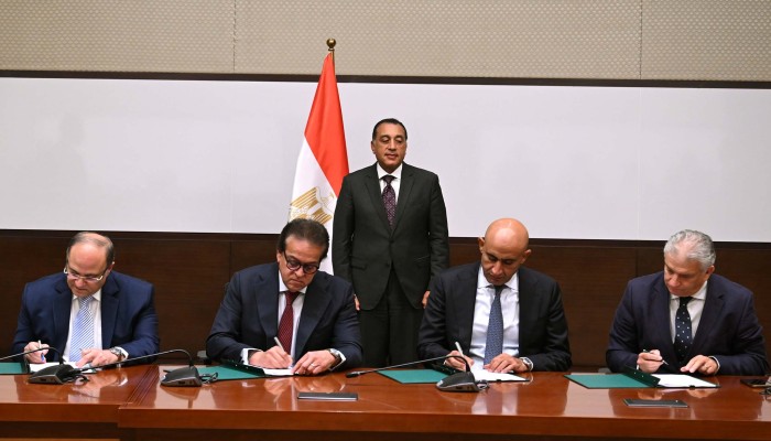بروتوكول تعاوني بين الصحة والتعليم لإنشاء 5 مدارس متخصصة في صناعة الأدوية.. وعود وخطط على الورق