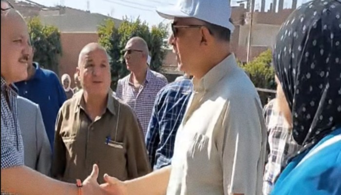 بالفيديو|| محافظ المنيا يعتدي على مدير مدرسة ثانوية ويحول مكتبه لفصل دراسي