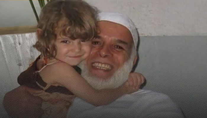 بالفيديو... أهالي كرداسة بالجيزة في وداع مهيب للشيخ علي حسن بعد 12 عامًا بسجون السيسي