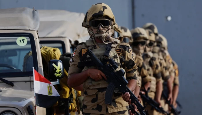 ميدل إيست آي || مصر تحشد 40 ألف جندي في سيناء وسط مخاوف من تهجير فلسطينيين