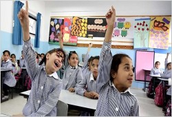 التعليم تحظر النقاشات السياسية والدينية في المدارس.. الدولة البوليسية تصنع أجيالًا خائفة منذ الصغر؟