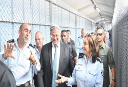بن غفير يذيع صور دمار غزة أمام الأسرى الفلسطينيين ويهدد مروان البرغوثي (فيديو)
