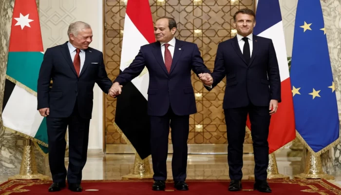 طرح ماكرون والسيسي وملك الأردن لتجريد المقاومة الفلسطينية من سلاحها يثير غضب المقاومة والشعوب العربية