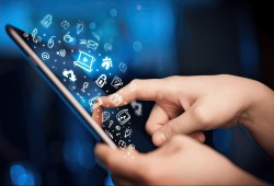 ملاحقة اليوتيوبر و صنّاع المحتوى: حملة قمع لإسكات الجميع تحت مزاعم "الحفاظ على الأخلاق"