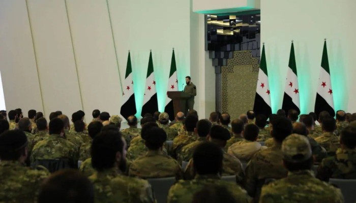 موقع إماراتي يروج لتشكيل جيش جديد في سوريا بقيادة شخصية معارضة للشرع