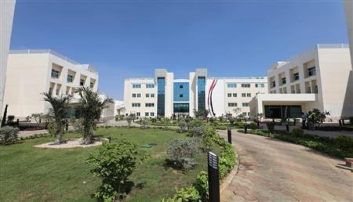 طلاب الطب بجامعة 6 أكتوبر يستغيثون بعد رفع المصروفات الدراسية 30 ألف جنيه