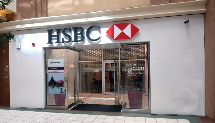 مصريون وعرب أول الخاسرين... بنك بريطاني يغلق حسابات بمليارات الدولارات بعد  فضيحة غسل أموال